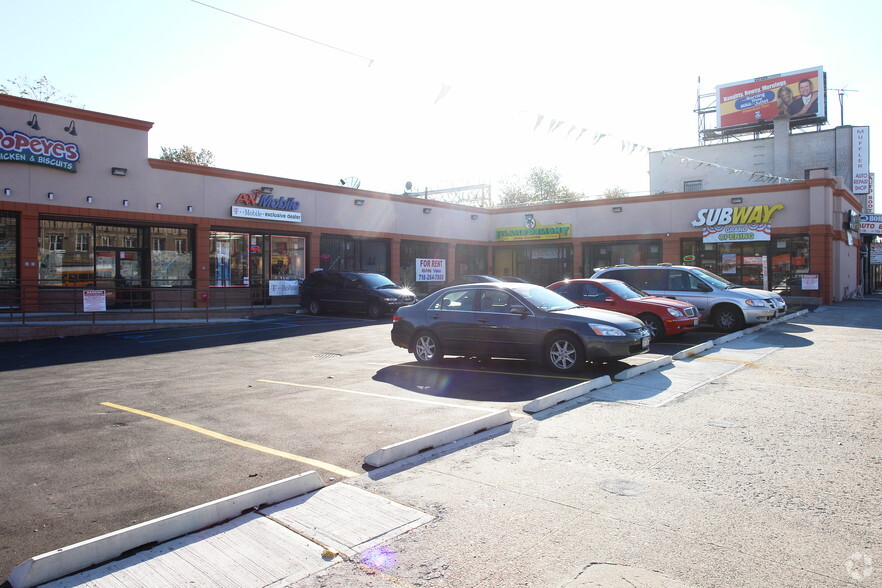 205-20 Jamaica Ave, Hollis, NY for lease - Building Photo - Image 2 of 9