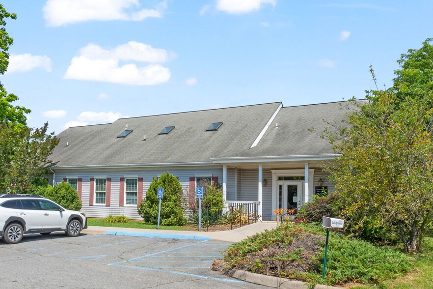 Prime Medical Office Investment portfolio of 2 properties for sale on LoopNet.com - Building Photo - Image 2 of 33