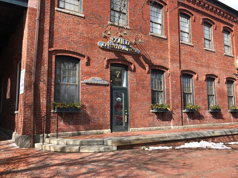 5-7 Market Sq, Amesbury, MA for sale - Building Photo - Image 1 of 1