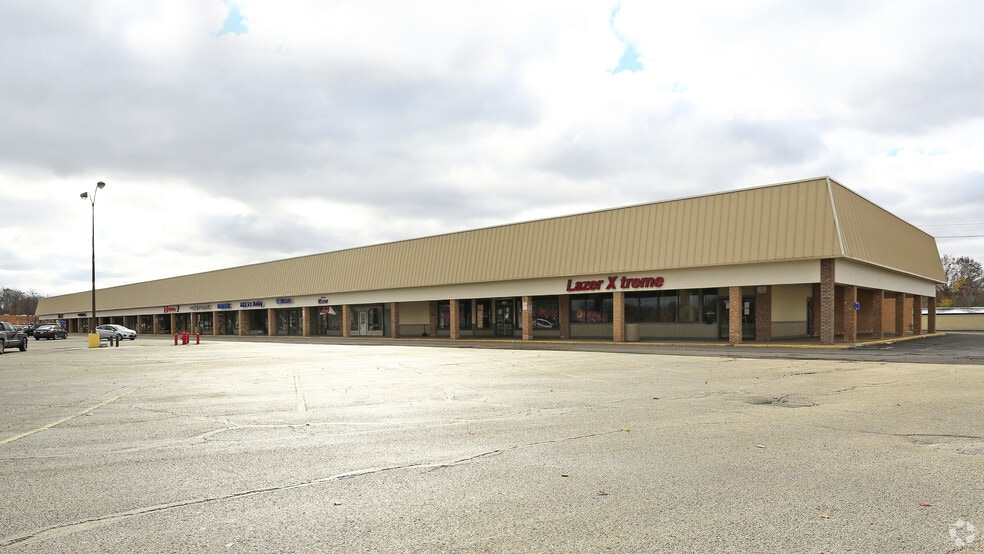 13365 Smith Rd, Middleburg Heights, OH for lease - Building Photo - Image 2 of 5