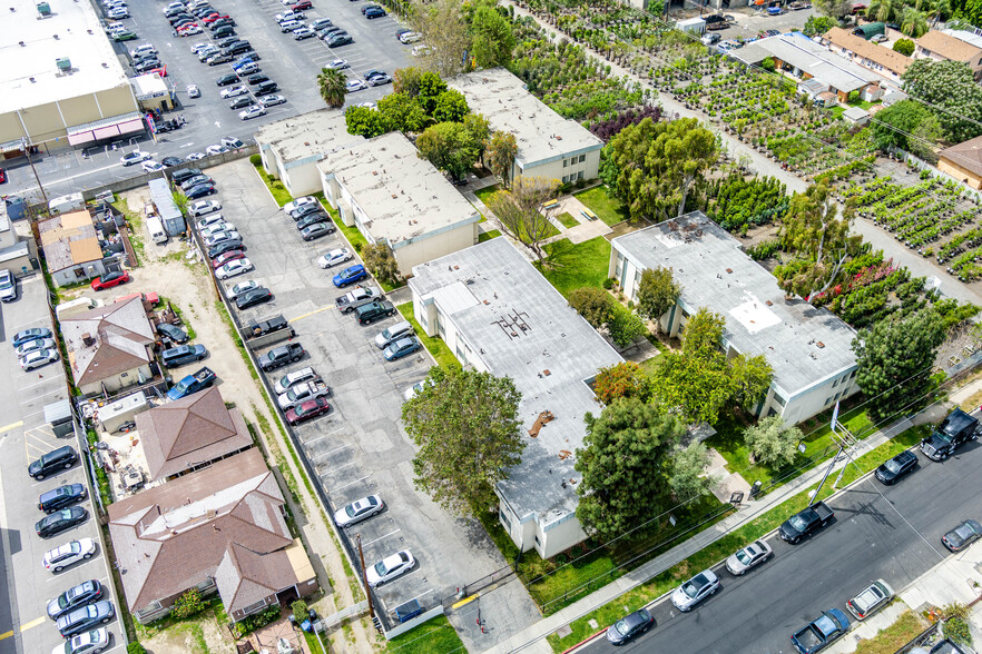 11744-11756 Runnymede St, North Hollywood, CA for sale - Building Photo - Image 3 of 23