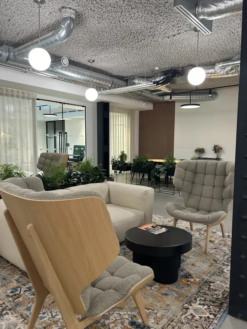 Office in Paris for lease Interior Photo- Image 1 of 12