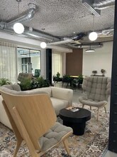 Office in Paris for lease Interior Photo- Image 1 of 12