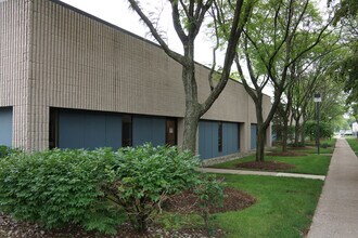 14115 Farmington Rd, Livonia, MI for lease Building Photo- Image 2 of 5