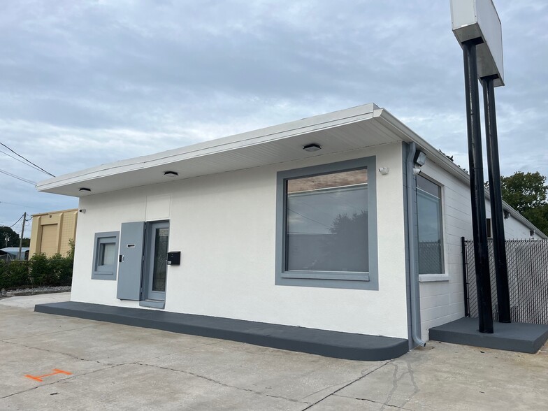 411 Clearlake Rd, Cocoa, FL for lease - Building Photo - Image 2 of 17