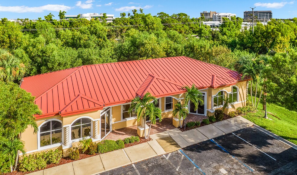 9724 Commerce Center Ct, Fort Myers, FL for lease - Building Photo - Image 1 of 9