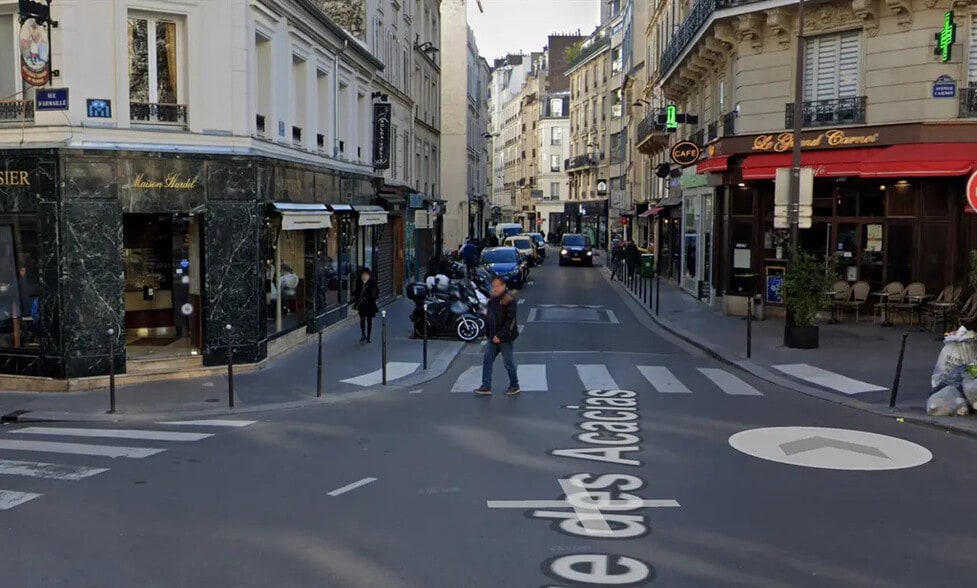 Retail in Paris for lease - Building Photo - Image 1 of 2