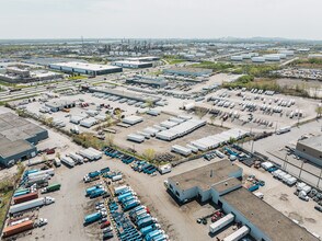 12321-12329 Boul Métropolitain E E, Montréal, QC for lease Building Photo- Image 2 of 8