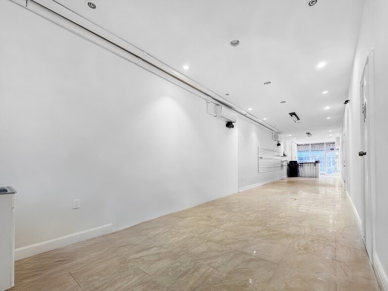 438 Wilson Ave, Brooklyn, NY for lease - Building Photo - Image 3 of 9