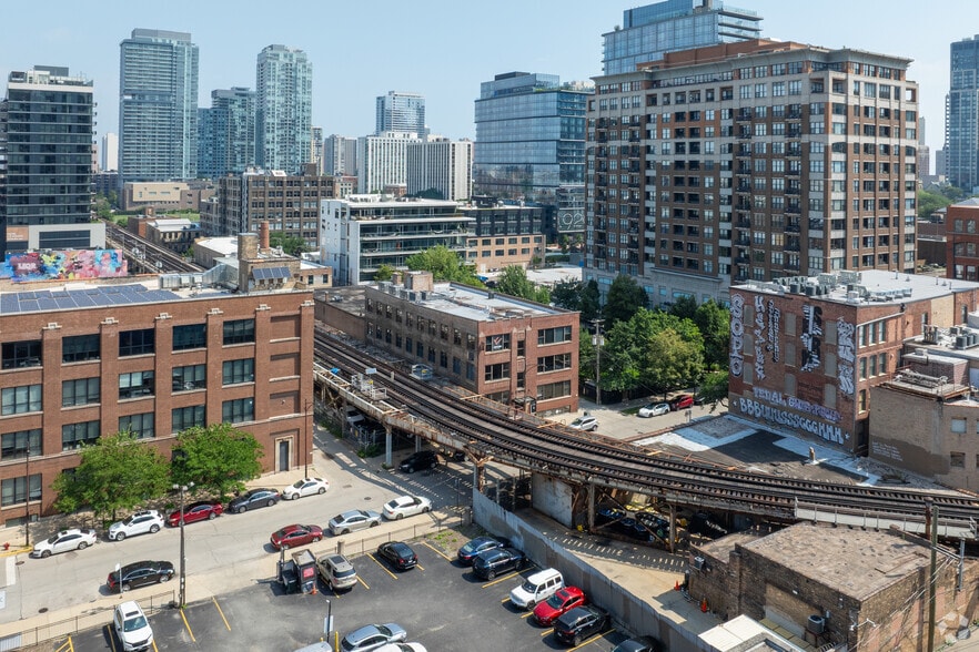 314 W Institute Pl, Chicago, IL for lease - Building Photo - Image 3 of 10