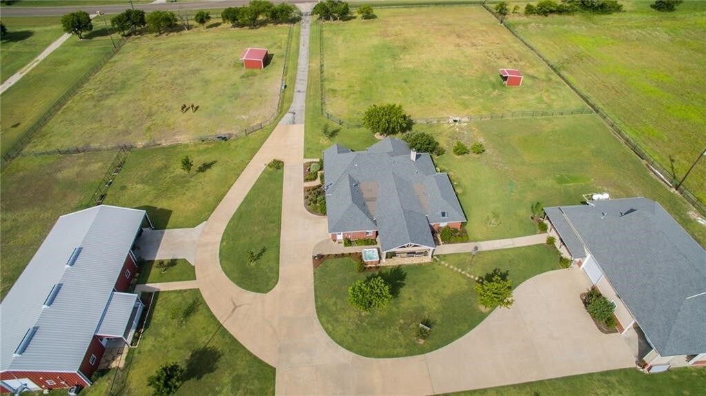 665 Arrowhead Rd, Waxahachie, TX for sale Primary Photo- Image 1 of 1