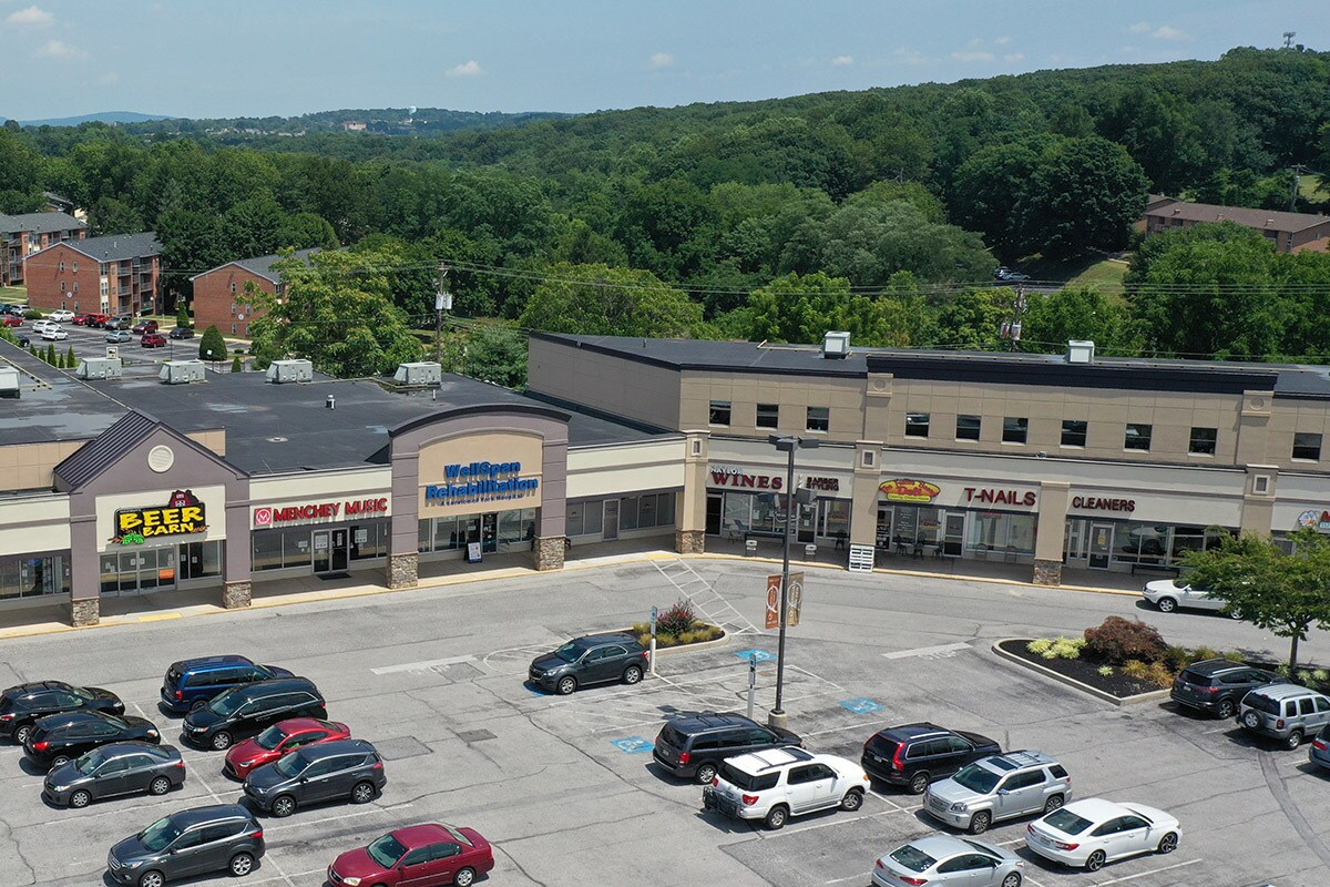 2081 Springwood Rd, York, PA 17403 Queensgate Shopping Center