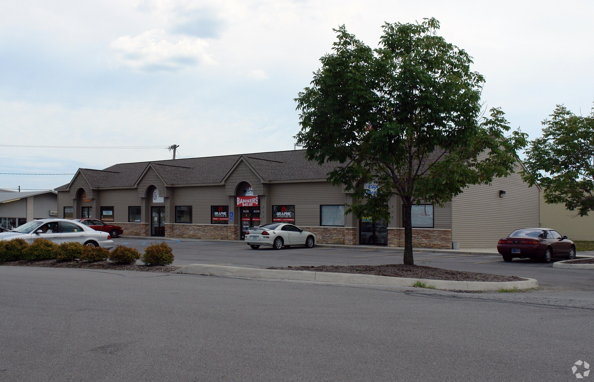 301-307 Stable Dr, Fort Wayne, IN for sale Primary Photo- Image 1 of 1