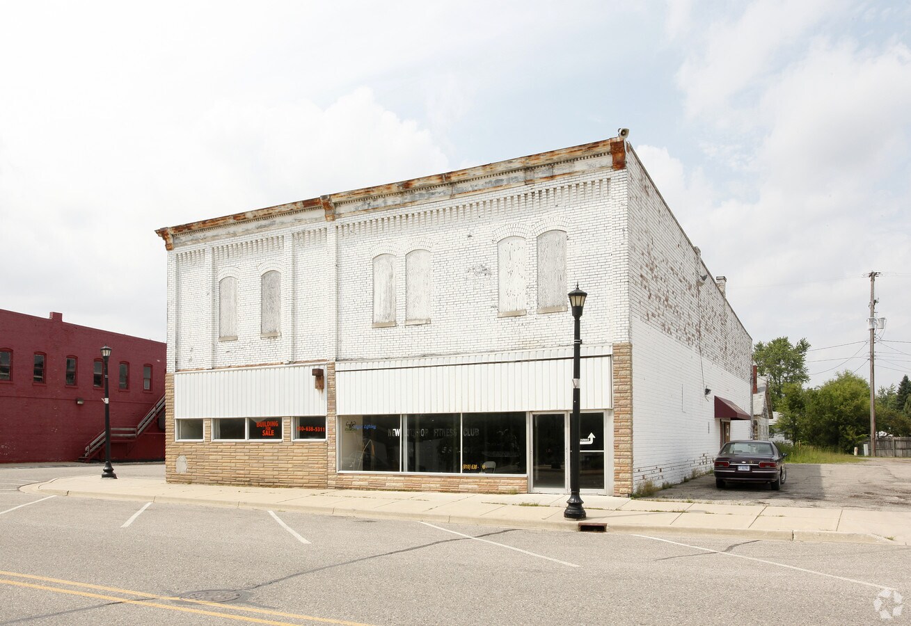 9491 Genesee St, New Lothrop, MI 48460