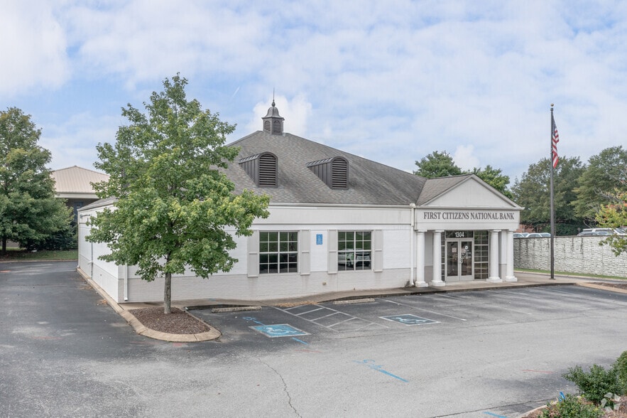 1304 Murfreesboro Rd, Franklin, TN 37064