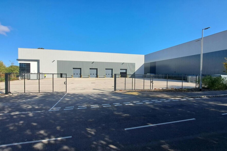 Jays Clos, Basingstoke for lease - Building Photo - Image 2 of 2