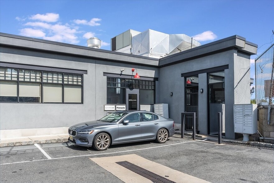 7 N Willow St, Montclair, NJ for lease - Building Photo - Image 3 of 3