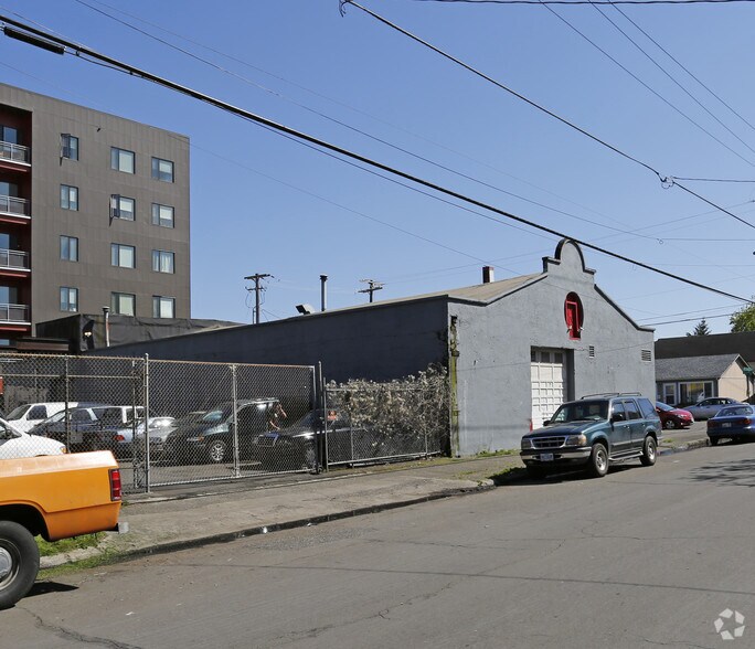 311 NE Shaver St, Portland, OR for lease - Building Photo - Image 3 of 5