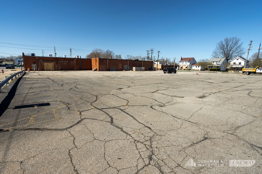 701 E 185th St, Cleveland, OH for lease - Building Photo - Image 3 of 5