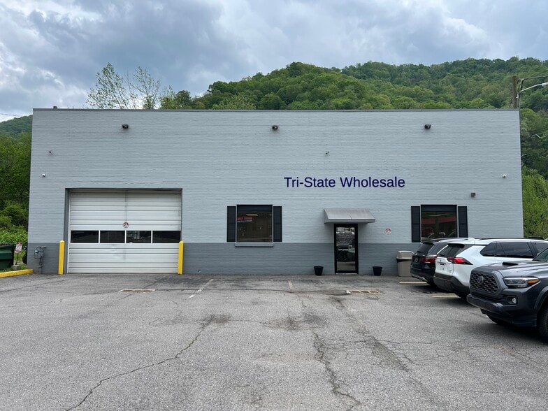 1116 Old Logan Rd, Logan, WV for lease - Building Photo - Image 1 of 14