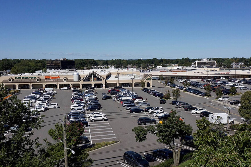 1901-1999 Front St, East Meadow, NY for lease - Building Photo - Image 1 of 3