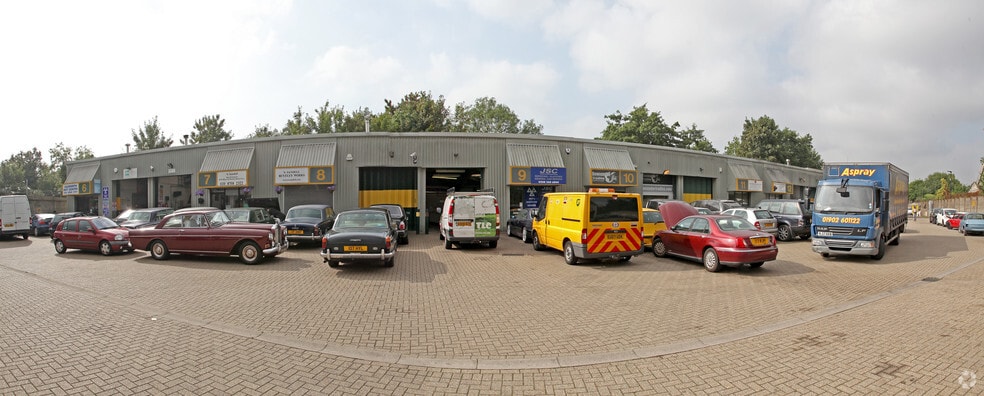 St Johns Rd, Isleworth for sale - Primary Photo - Image 1 of 1