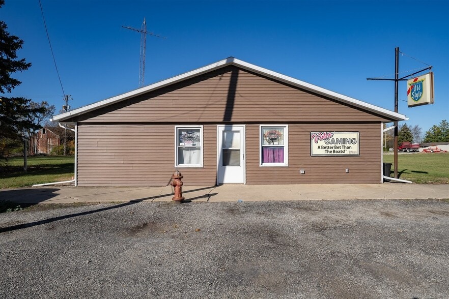 102 Center st, Campus, IL for sale - Building Photo - Image 2 of 15