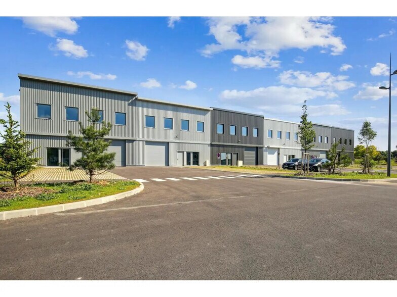 Office in Roissy-en-France for lease - Building Photo - Image 3 of 10