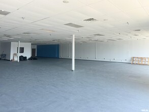 3425-3523 N University St, Peoria, IL for lease Interior Photo- Image 2 of 10