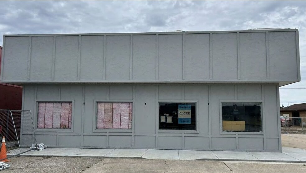 Gaylord-Freestanding Retail/Office Build portfolio of 2 properties for sale on LoopNet.com - Primary Photo - Image 2 of 2