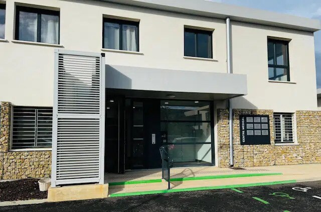 Office in Maillane for lease Building Photo- Image 1 of 10