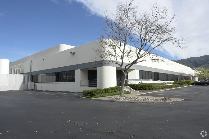 48621-48633 Warm Springs Blvd, Fremont, CA for lease - Building Photo - Image 2 of 4