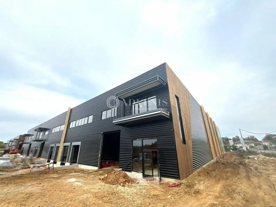 Flex in La Queue-en-Brie for lease Building Photo- Image 1 of 9