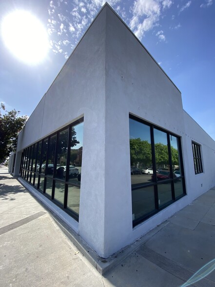 633 S San Fernando Blvd, Burbank, CA for lease - Building Photo - Image 3 of 14