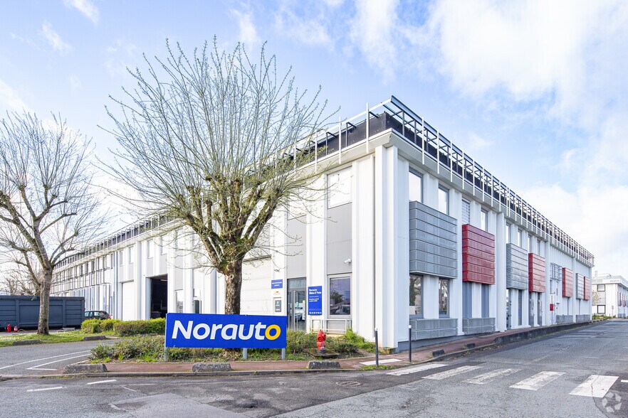 Flex in Villebon-sur-Yvette for lease - Primary Photo - Image 1 of 2