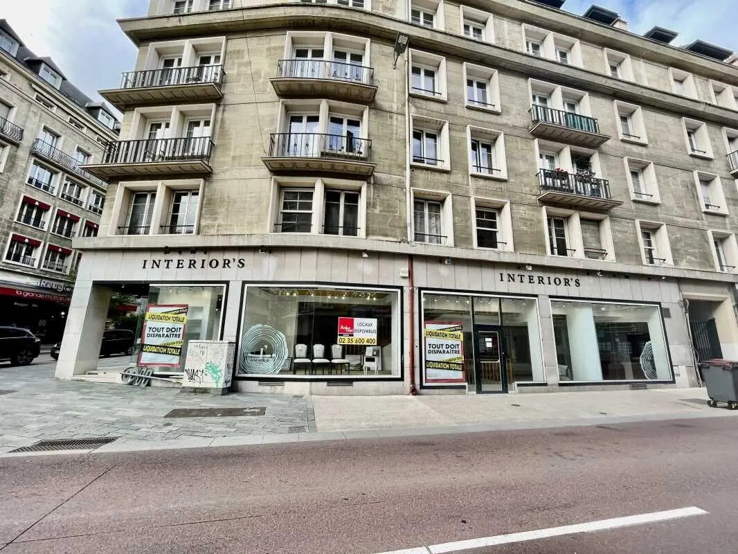 Retail in Rouen for lease Building Photo- Image 1 of 10