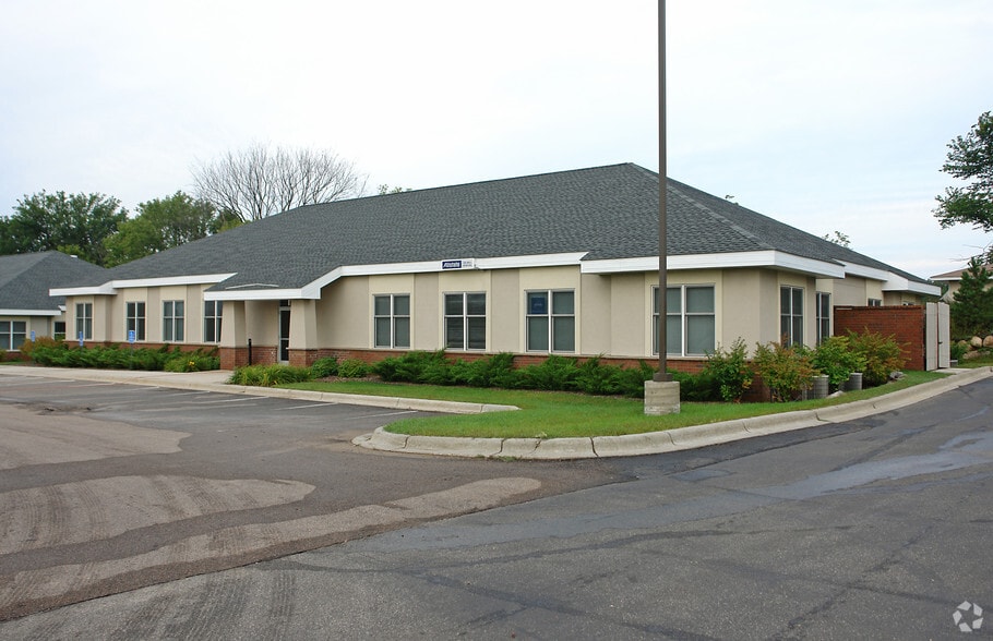 1585 Thomas Center Dr, Saint Paul, MN for lease - Building Photo - Image 3 of 8