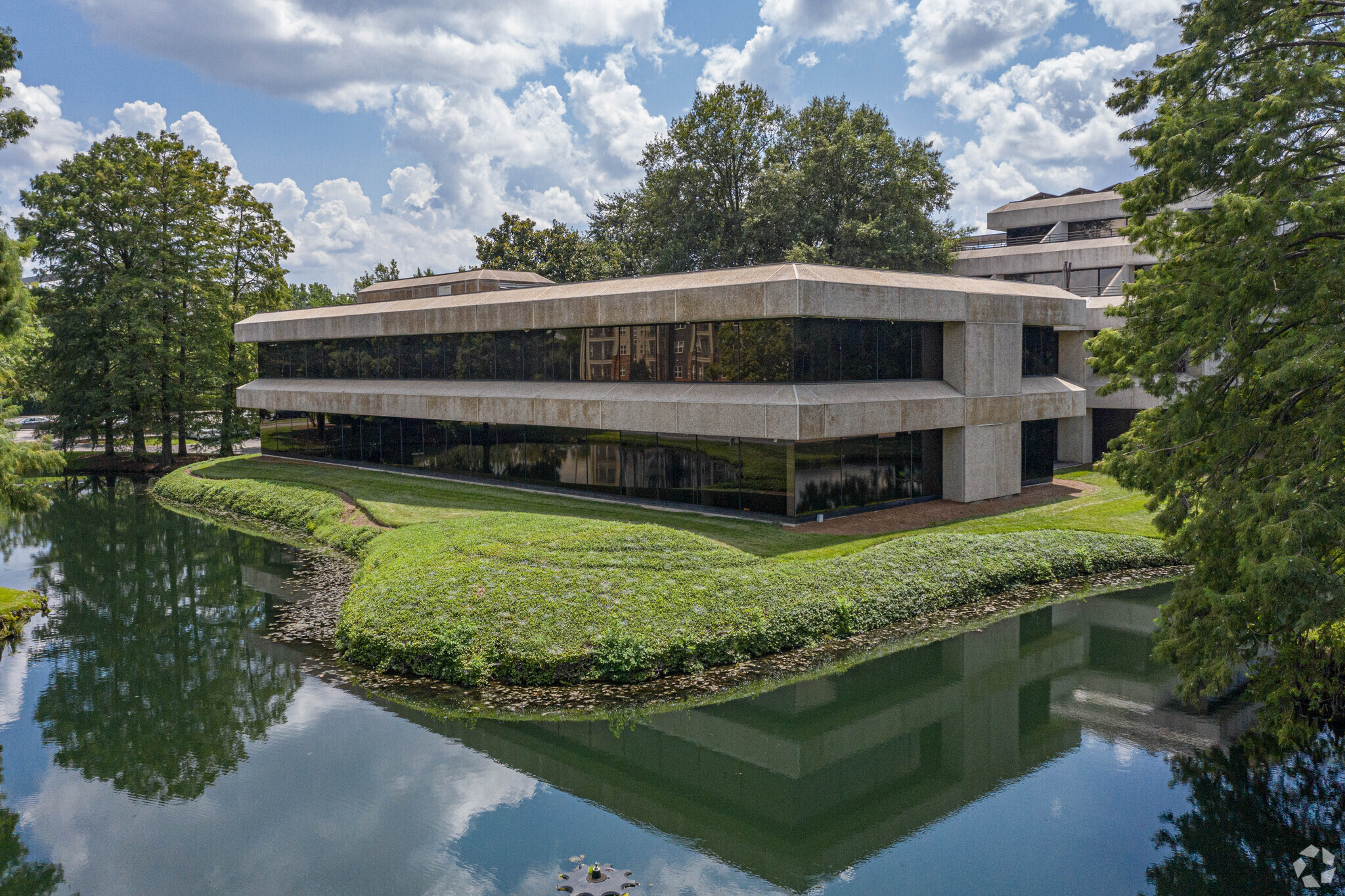 1 Vantage Way, Nashville, TN for lease Building Photo- Image 1 of 5