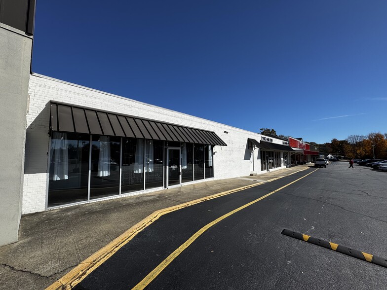 2830 Wade Hampton Blvd, Taylors, SC for lease - Building Photo - Image 1 of 6