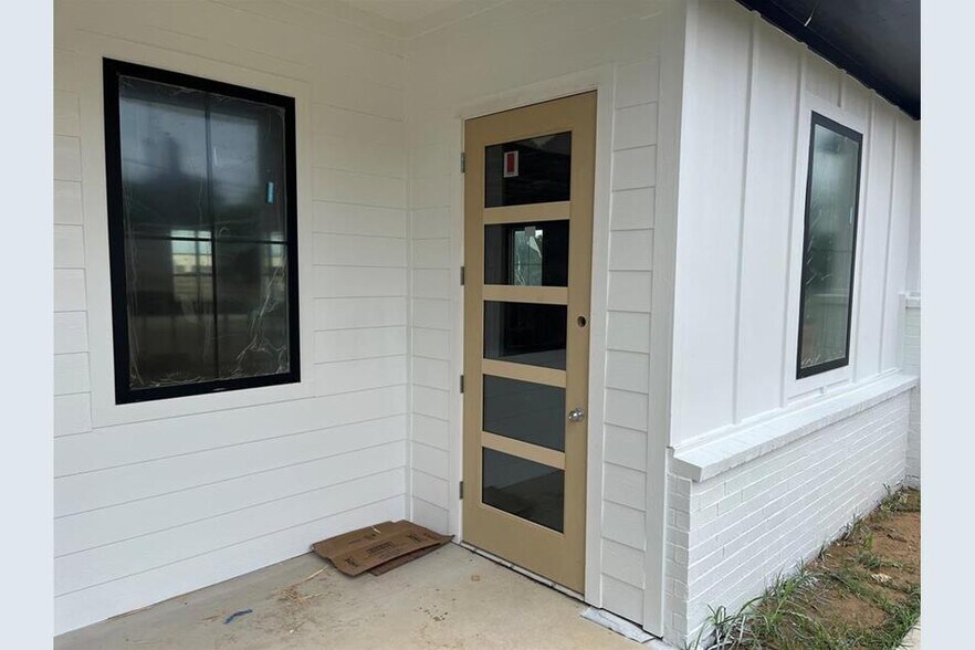 705 E Broad St, Mansfield, TX 76063 Office for Lease