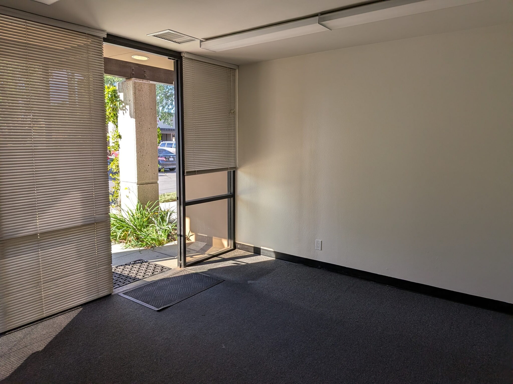 1537 E McFadden Ave, Santa Ana, CA for lease Interior Photo- Image 1 of 12
