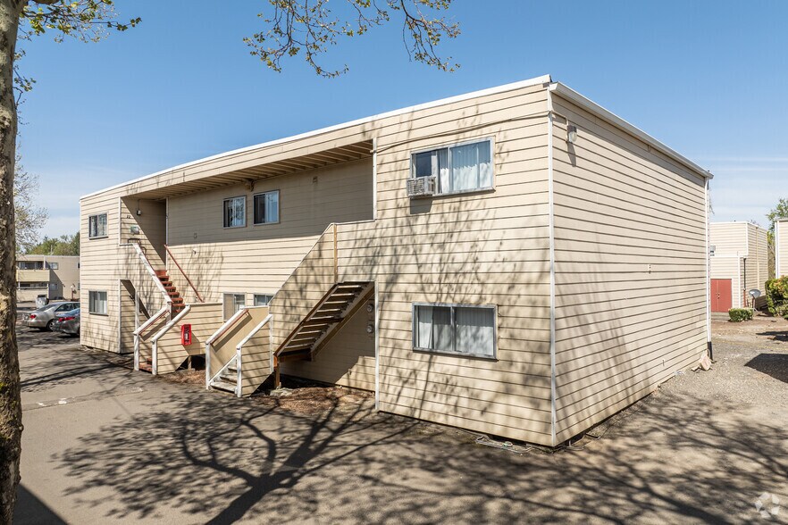 1999 NE Division St, Gresham, OR for sale - Primary Photo - Image 1 of 1