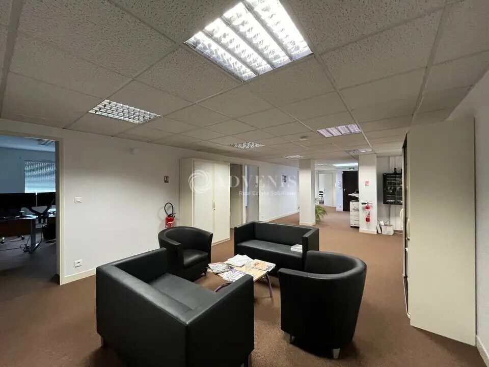Office in Rambouillet for sale Interior Photo- Image 1 of 9