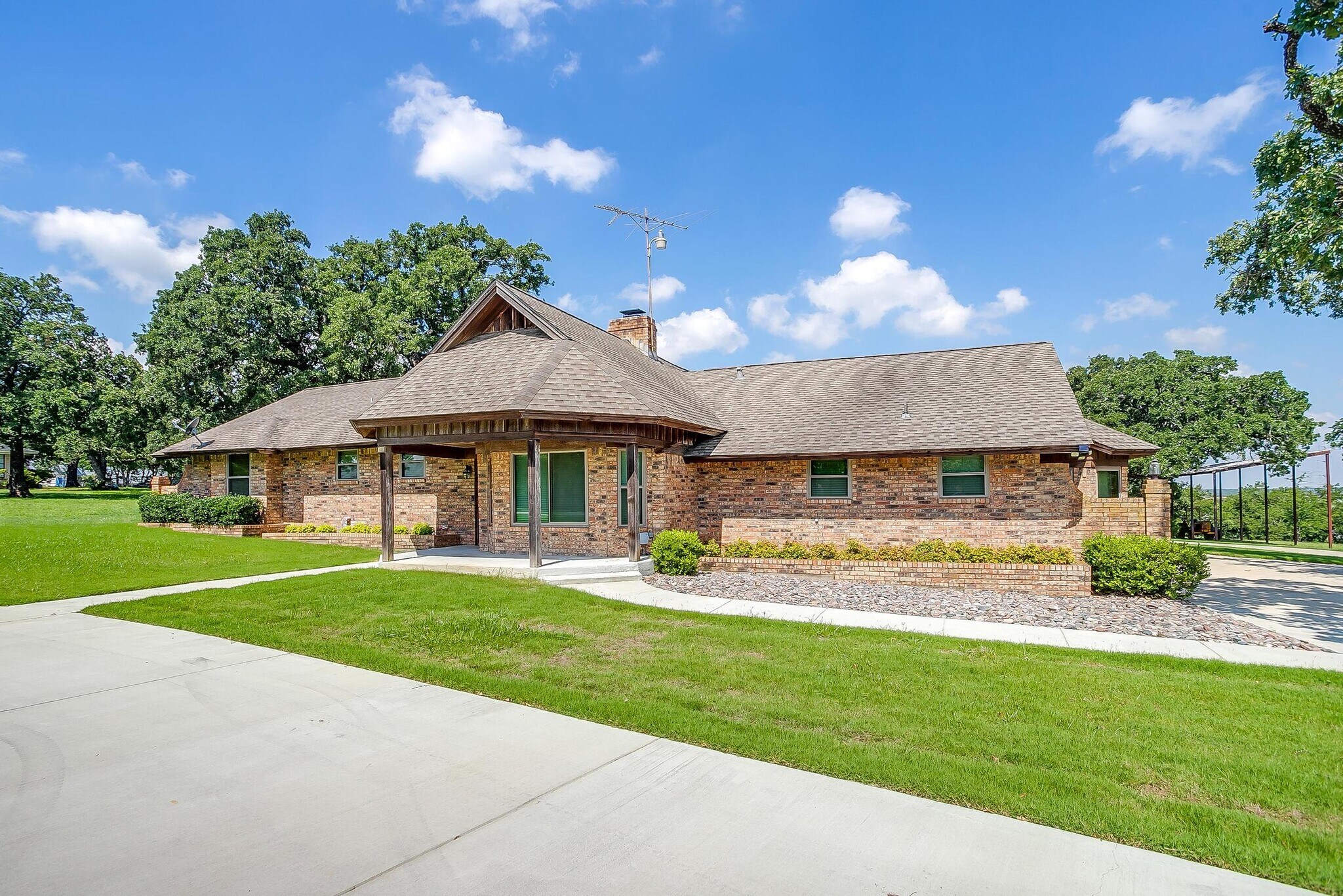 4005 Redbird Ln, Joshua, TX for sale Primary Photo- Image 1 of 1