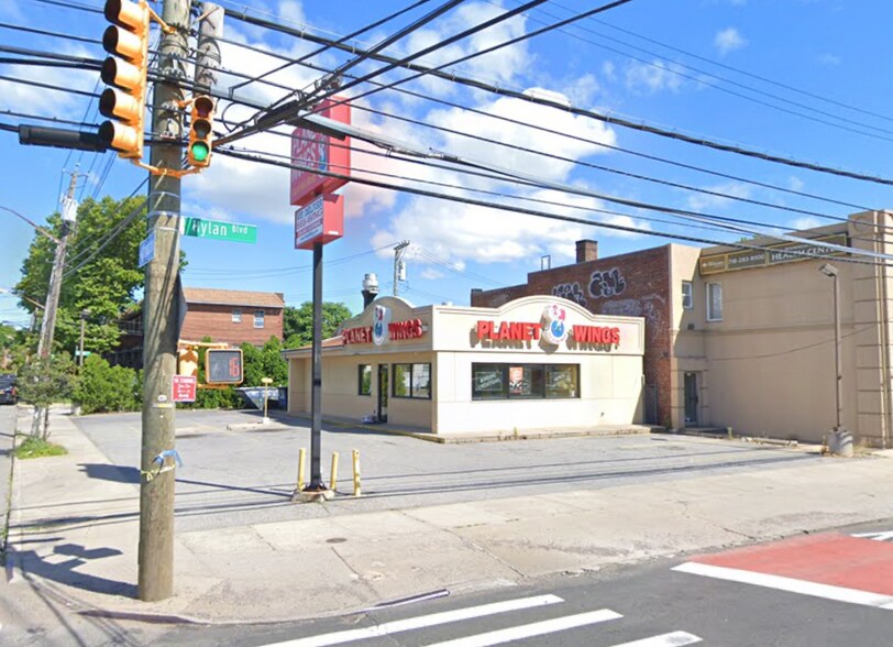2211 Hylan Blvd, Staten Island, NY 10306