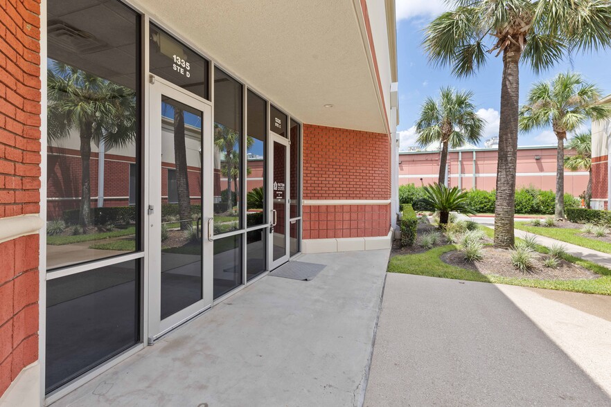 1335 Space Park Dr, Houston, TX for lease - Building Photo - Image 2 of 11