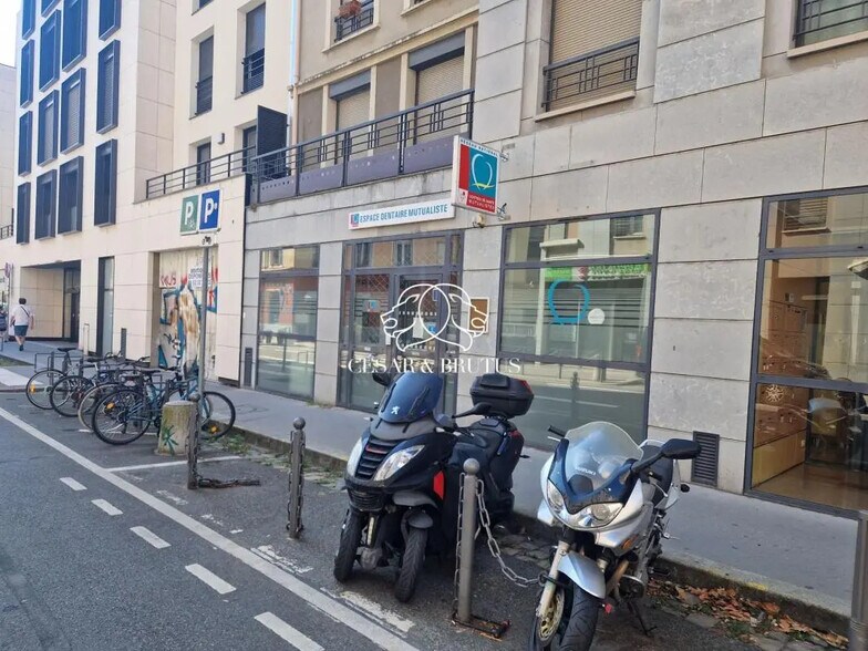 Retail in Lyon for lease - Building Photo - Image 1 of 8