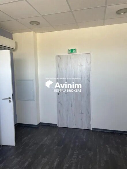 Office in Istres for lease - Interior Photo - Image 1 of 1