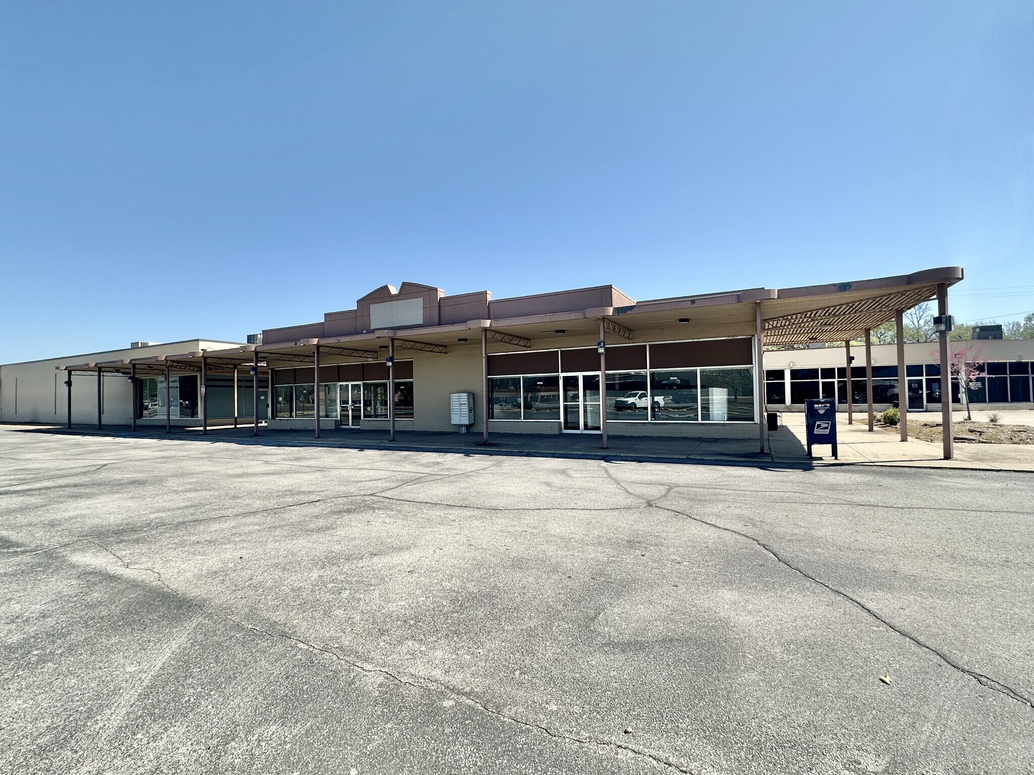 1110 E 7th St, Joplin, MO for lease Building Photo- Image 1 of 2