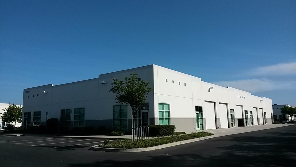 2380 Eastman Ave, Oxnard, CA for lease - Building Photo - Image 3 of 5